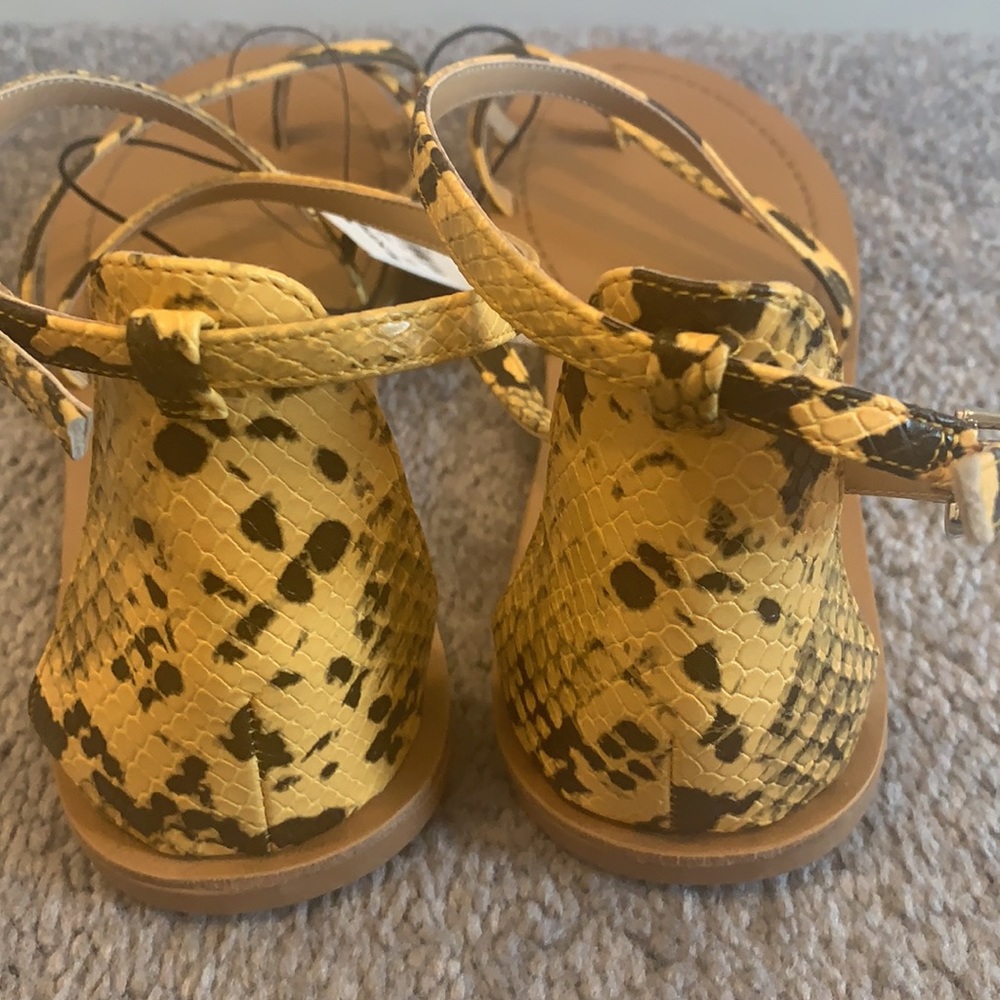 Flat Sandals - Picture 2 of 4